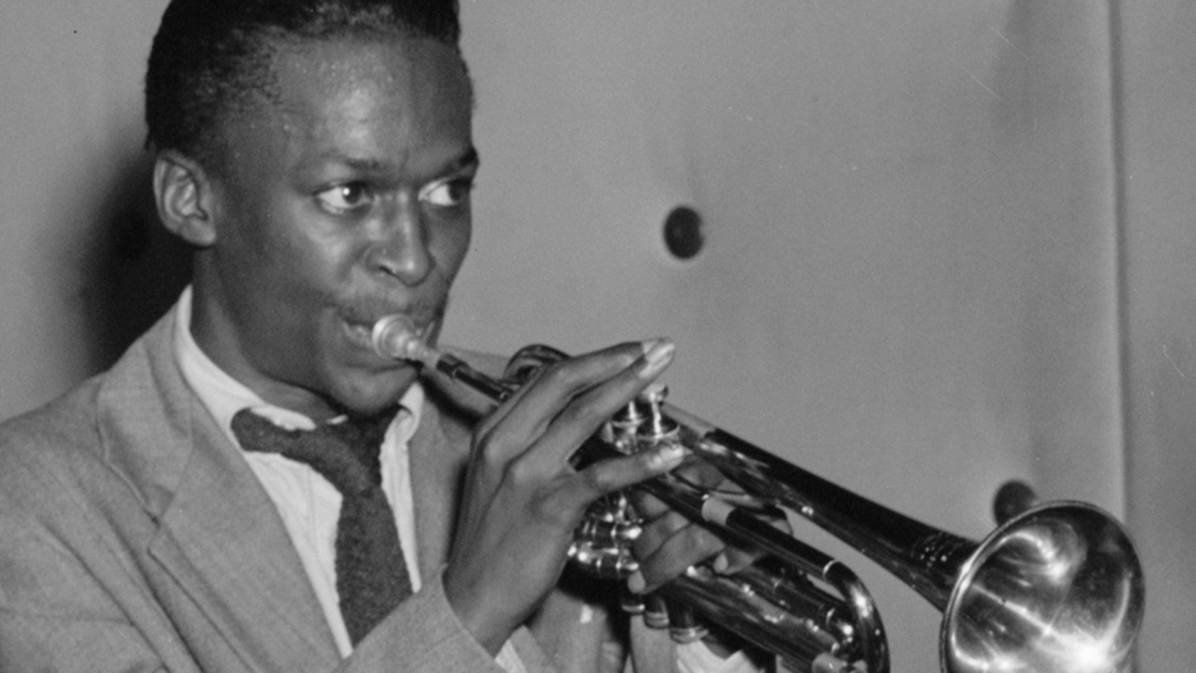 Miles_Davis_Three_Deuces_New_York_August_1947
